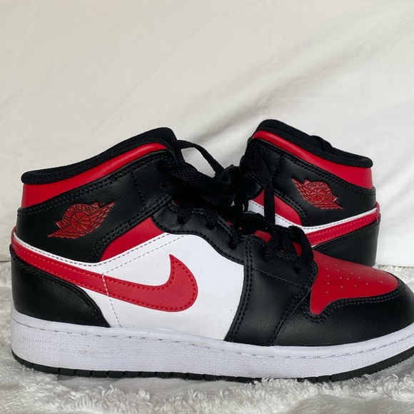 Air Jordan 1 Mid (GS) size Youth 5 - Picture 3 of 9